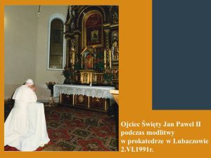Jan Pawel II podczas modlitwy w prokatedrze Lubaczów